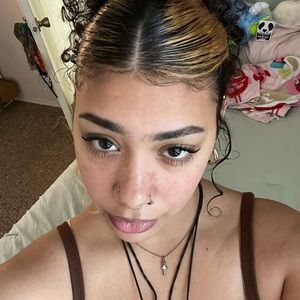 Meet your Posher, Adrianna